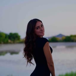 Instructor Hannah B. profile Card Image