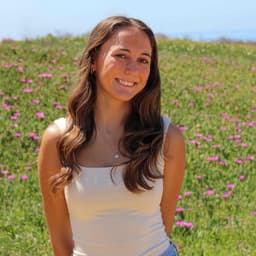 Instructor Hannah T. profile Card Image