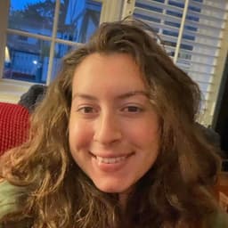 Instructor Hannah S. profile Card Image