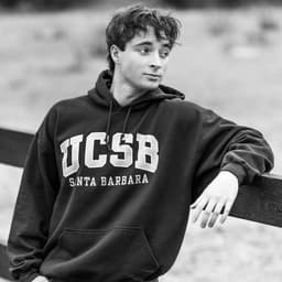 Instructor Hudson V. profile Card Image