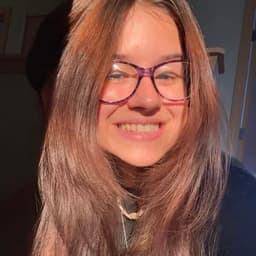 Instructor Isabella S. profile Card Image