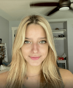 Instructor Isabella V. profile Card Image