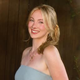 Instructor Isabella V. profile Card Image
