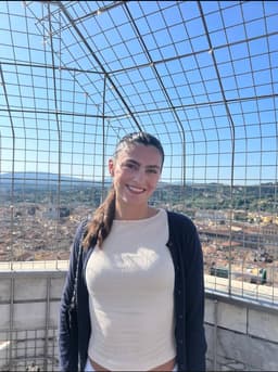 Instructor Isabella C. profile Card Image