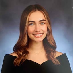 Instructor Isabella D. profile Card Image