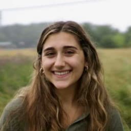 Instructor Isabella P. profile Card Image