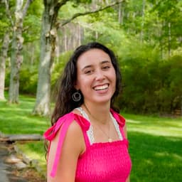 Instructor Isabelle G. profile Card Image