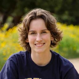 Instructor Isabelle G. profile Card Image