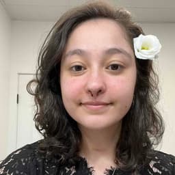 Instructor Ivy G. profile Card Image