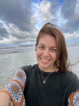 Instructor Jacqueline V. profile Card Image