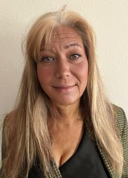 Instructor Jacqueline L. profile Card Image