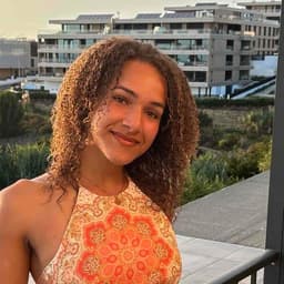 Instructor Jasmine F. profile Card Image