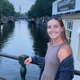 Instructor Jessica H. profile Card Image