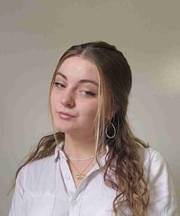 Instructor Josefine M. profile Card Image