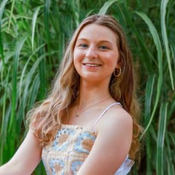 Instructor Julia W. profile Card Image