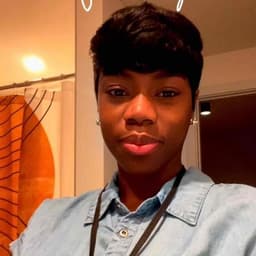 Instructor Kandysee L. profile Card Image