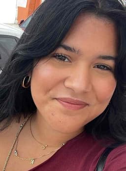 Instructor Karolyna B. profile Card Image