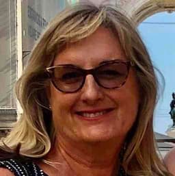 Instructor Kelly T. profile Card Image