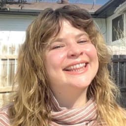 Instructor Kellyn L. profile Card Image