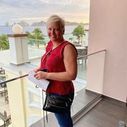 Instructor Laura M. profile Card Image