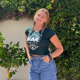 Instructor Lauren M. profile Card Image