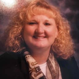 Instructor Laurie W. profile Card Image