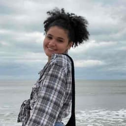 Instructor Leah J. profile Card Image