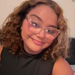 Instructor Leeana D. profile Card Image