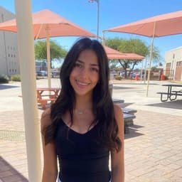 Instructor Leslie R. profile Card Image