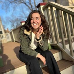 Instructor Lillian B. profile Card Image