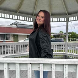 Instructor Lily B. profile Card Image