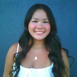 Instructor Lily V. profile Card Image