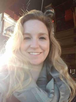 Instructor Lindsay R. profile Card Image