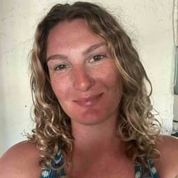 Instructor Lizabeth U. profile Card Image