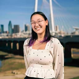 Instructor Louisa W. profile Card Image