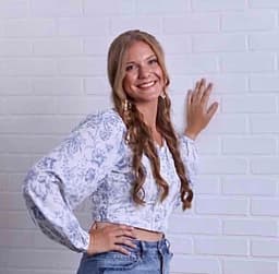 Instructor Lucy C. profile Card Image