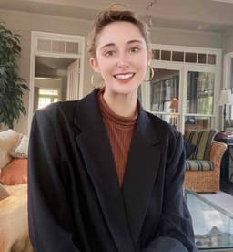 Instructor Lucy R. profile Card Image