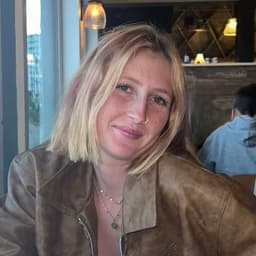 Instructor Madelyn Y. profile Card Image