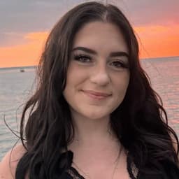 Instructor Madison V. profile Card Image