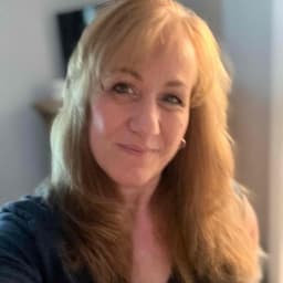 Instructor Maggie I. profile Card Image