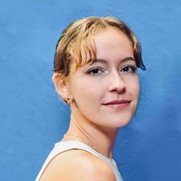 Instructor Maria V. profile Card Image