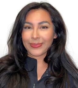 Instructor Mariana R. profile Card Image