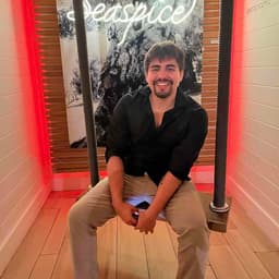 Instructor Maximiliano R. profile Card Image