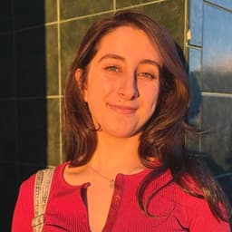 Instructor Mayzie D. profile Card Image