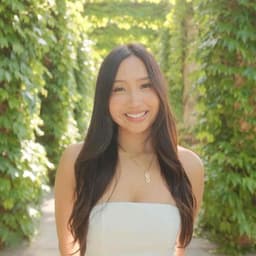 Instructor Mia H. profile Card Image