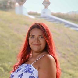 Instructor Mireya C. profile Card Image