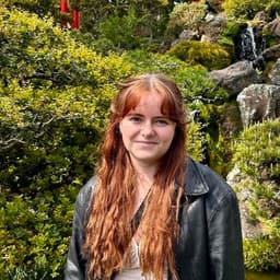 Instructor Natalia D. profile Card Image