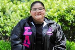 Instructor Nelly R. profile Card Image