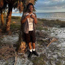 Instructor Neo D. profile Card Image