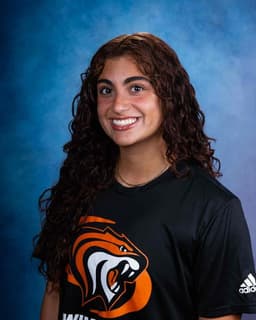 Instructor Noemรญ M. profile Card Image